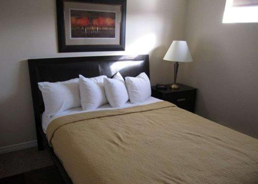 Quality Inn New Liskeard Room photo